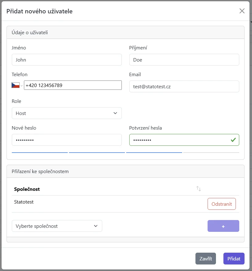 Screenshot: Modal Vytvořit nového uživatele s povinnými poli a tabulkou přiřazení